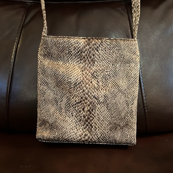 NineWest Vintage Soft Snakeskin Print with Shoulder/Crossbody Strap - Picture 3 of 9